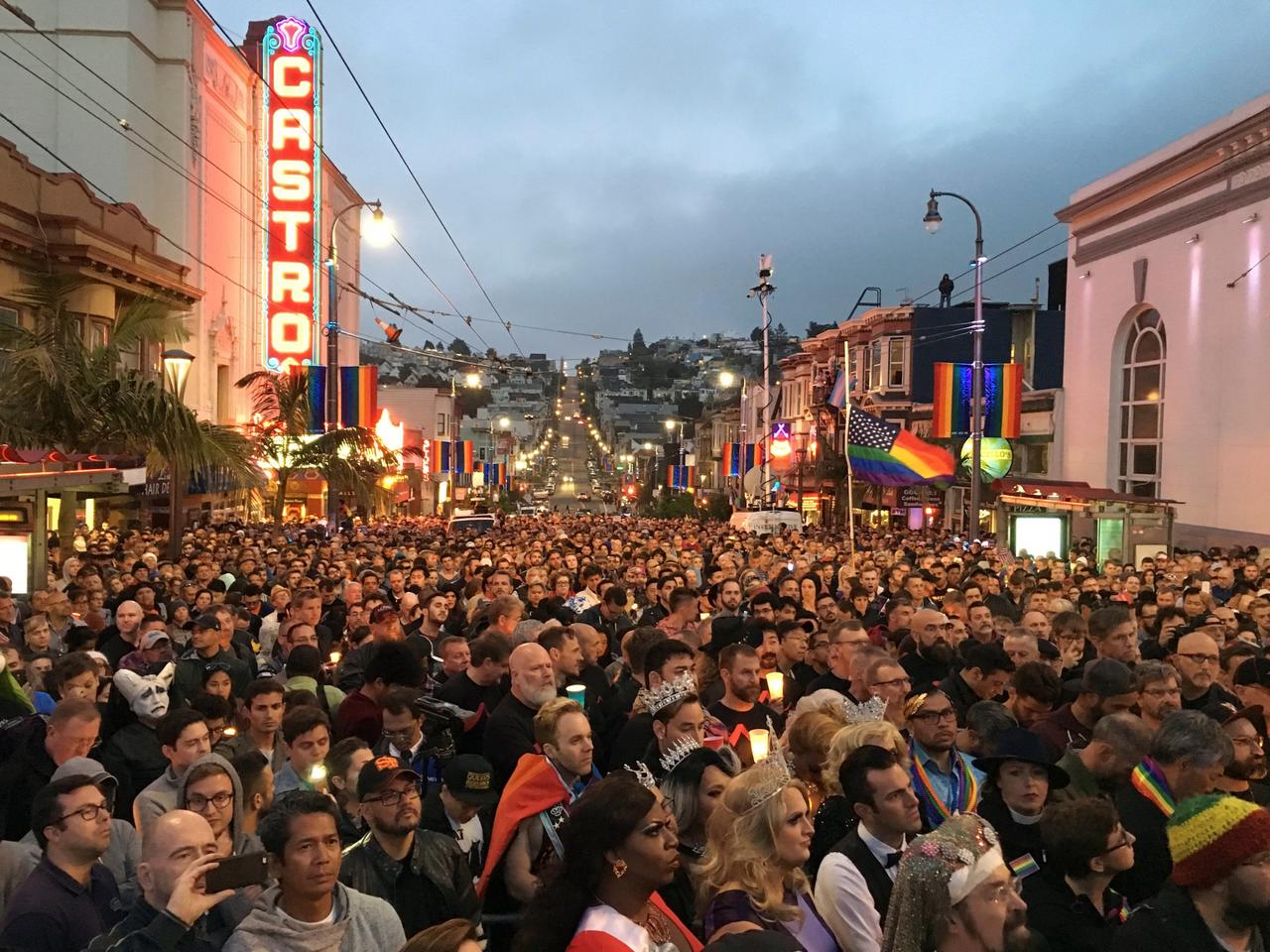 Сан-Францисконинг Кастро кварталидаги хотира тадбири . Фото: Stephen Lam / Reuters