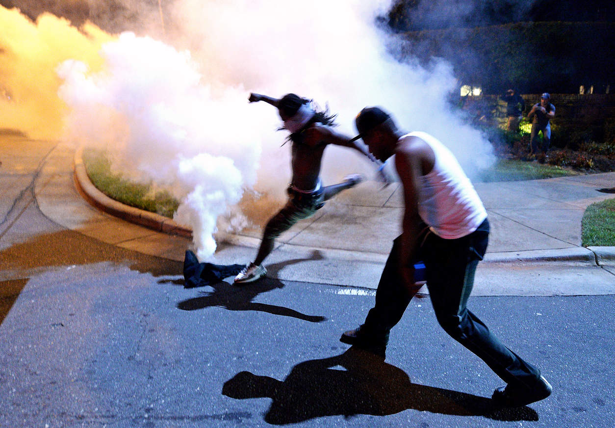 Protesters demonstrate in Charlotte, N.C., Tuesday, Sept. 20, 2016. Authorities used tear gas to disperse protesters in an overnight demonstration that broke out Tuesday after Keith Lamont Scott was fatally shot by an officer at an apartment complex. (Jeff Siner/The Charlotte Observer via AP)           NYTCREDIT: Jeff Siner/The Charlotte Observer, via Associated Press